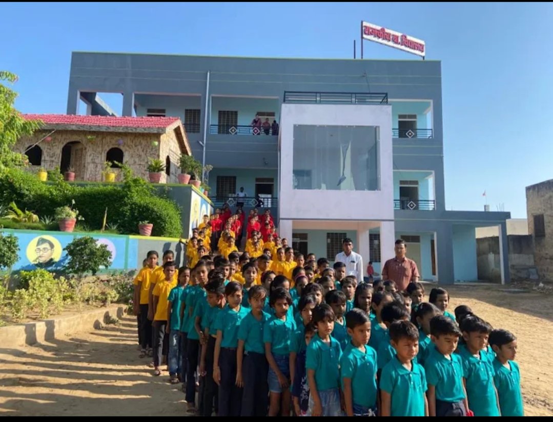 rt_10002's tweet photo. ये है राजस्��ान का सबसे सुंदर सरकारी स्कूल।
भामाशाहों के सहयोग से प्रिंसिपल और स्टाफ ने मिलकर इस स्कूल की कायापलट कर दी। लगभग 500% नामांकन में वृद्धि।

राजकीय सीनियर सेकंडरी स्कूल खुड़ी बड़ी (सीकर) https://t.co/FYiHbEPQTB