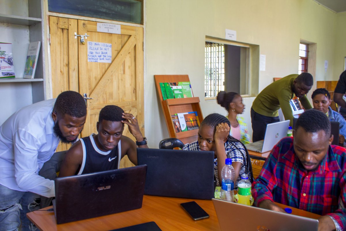 Happy to share that <a href="/YouthNkhoma/">NKHUNI youthmappers chapter (Nkhoma University)</a> Youth Mappers was launched on 8 March, thanks to <a href="/openmapping_esa/">The Open Mapping Hub-Eastern & Southern Africa Hub</a>  grant that helped us to train students and introduce them to OSM and <a href="/youthmappers/">YouthMappers</a>, Kudos to Nkhoma University for this great initiative #Spatial People Network

#ImpactGrant