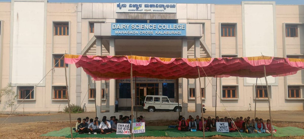 Dairy__students's tweet photo. ಹೈನು ವಿಜ್ಞಾನ ಮಹಾವಿದ್ಯಾಲಯ ಕಲo, ವಿದ್ಯಾರ್ಥಿಗಳು ಹೈನು ವಿಸ್ತರಣಾಧಿಕಾರಿ ಹುದ್ದೆಗಾಗಿ ಸಲ್ಲಿಸಿದ ಮನವಿಯನ್ನು ಸರ್ಕಾರ ತಿರಸ್ಕರಿಸಿದೆ.
ಈ ಕಾರಣಕ್ಕಾಗಿ  ಇಂದಿನಿಂದ ದಿನಾಂಕ 10 /3/2023 ರಿಂದ ಸರ್ಕಾರದ ಸೂಕ್ತ ಪ್ರತಿಕ್ರಿಯೆ ಬರುವವರೆಗೂ ನಮ್ಮ ಹೋರಾಟವನ್ನು ಮುಂದುವರಿಸುತ್ತೇವೆ.
#DEOpost 
@BSBommai @timesofindia https://t.co/7zVztZrTKA