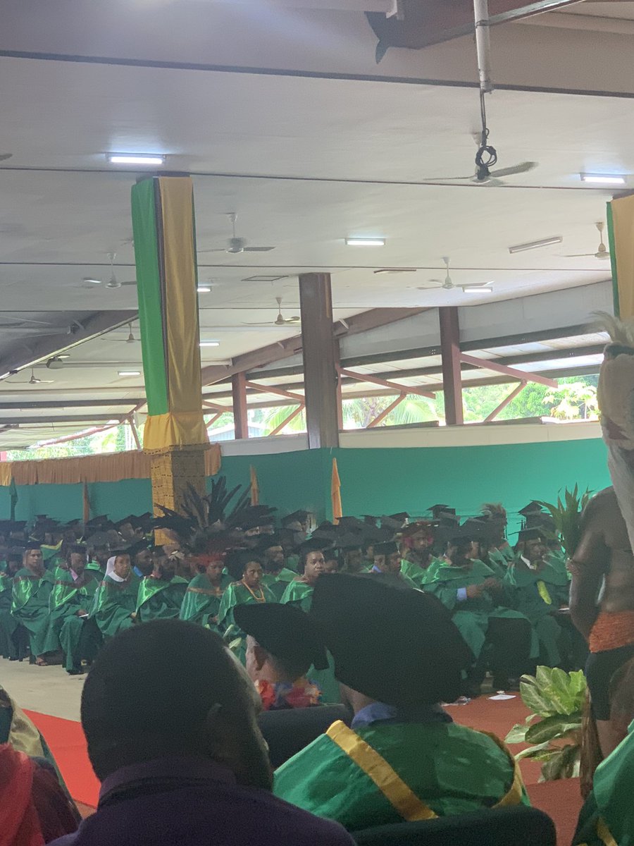 An incredibly unique privilege to participate this morning at Divine Word  University @madang #PNG .  840 students told to go and serve their clans and community. Delighted to celebrate 10 eye care nurses graduate @FredHollowsNZ @FredHollows @IAPB1