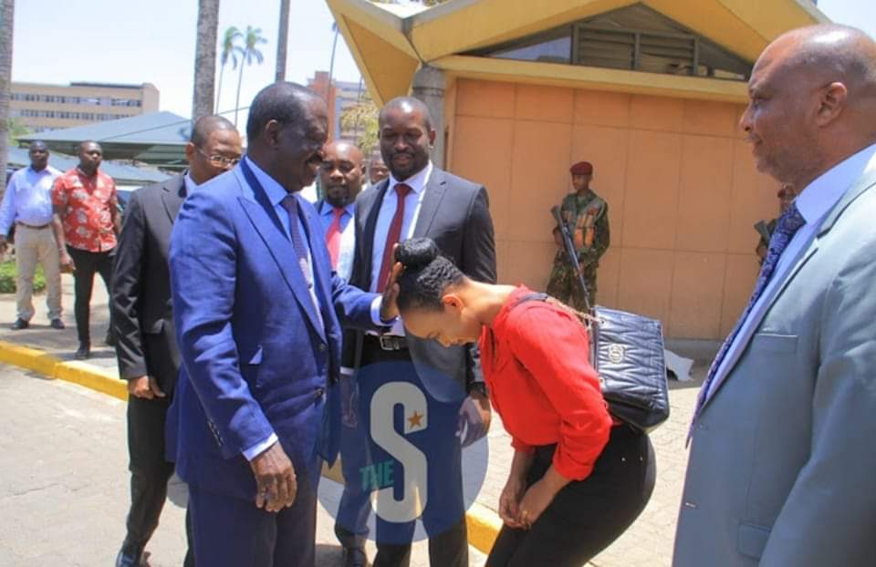 Hii ndo shit Raila anataka. Hautaiona msee akibow down to Ruto. No one worships him like a god. Hizi umbwakni ndo inafanya haioni urais