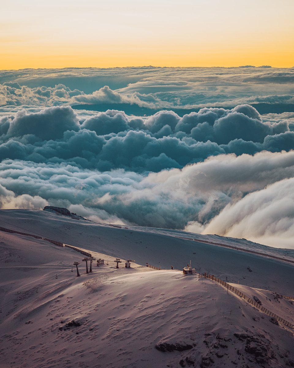 Inutopia's tweet photo. One last grabbed shot as we descended the Sierra Nevada at dusk with head-torches ❄️

https://t.co/pV95WABTCO

#spain #andalusia #sierranevada #picoveleta https://t.co/AdW526ukw0