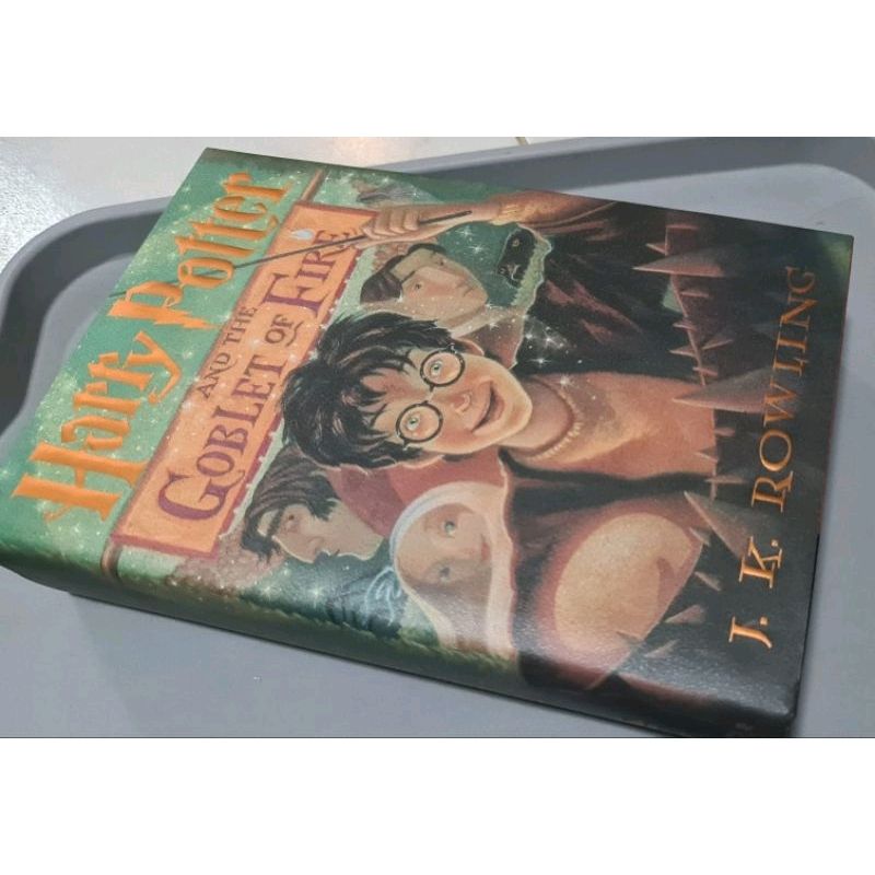 Cmae08's tweet photo. I'm selling PRE-LOVED Harry Potter Series for ₱. Get it on Shopee now! https://t.co/LoIHjR6Mml #ShopeePH https://t.co/IbmhUFfJav