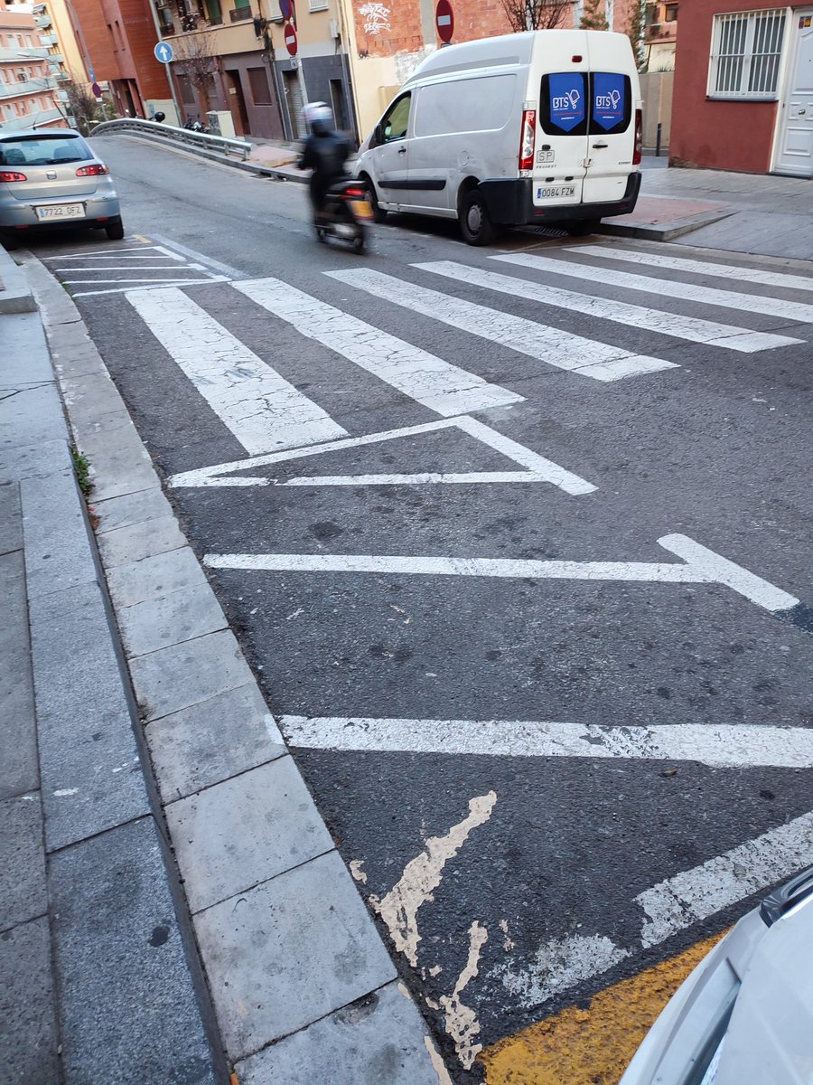 Shanti (@santisbd) on Twitter photo Barri #ElCarmel c. Fastenrath les motocicletes a la vorera i el aparcaments buits. <a href="/GUBBarcelona/">Guàrdia Urbana Barcelona</a>
<a href="/bcn_ajuntament/">Ajuntament de Barcelona</a> Barri #ElCarmel c. Fastenrath les motocicletes a la vorera i el aparcaments buits. <a href="/GUBBarcelona/">Guàrdia Urbana Barcelona</a>
<a href="/bcn_ajuntament/">Ajuntament de Barcelona</a>