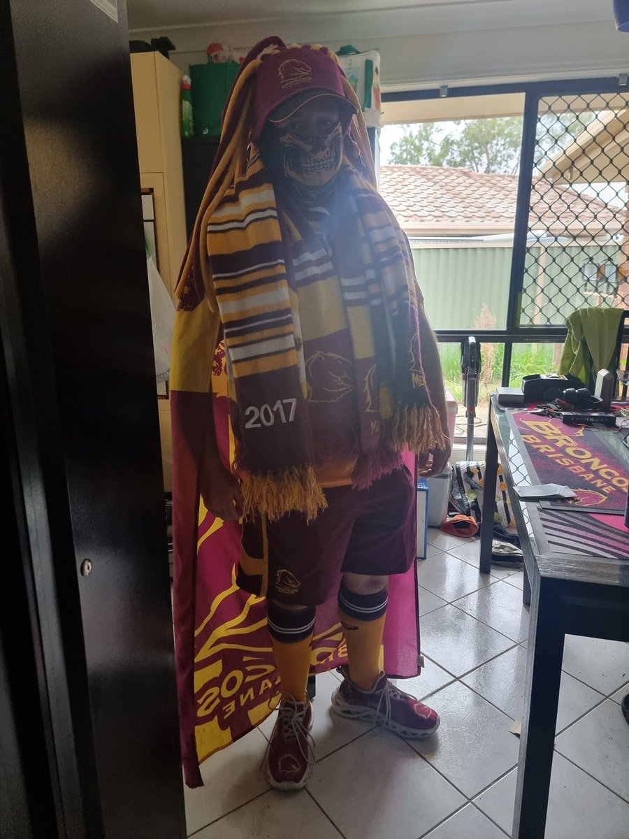 amonk93's tweet photo. So um... anyone know what football team my brother goes for??? @brisbanebroncos https://t.co/FofcxoYoXH