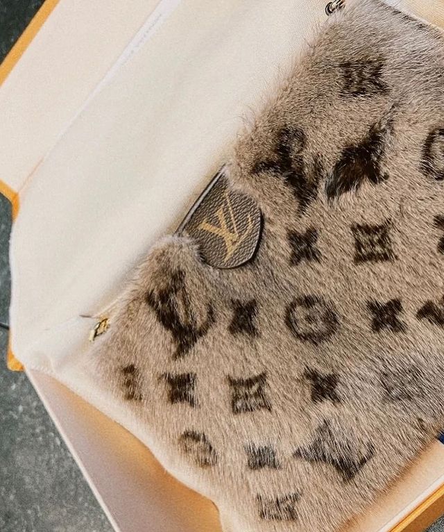 mohammedqubais's tweet photo. お金を稼いだら必ず自分に賞をあげなければならない。
NEO POCHETTE MILLA
💐
#lv #lvpochette #lvbag #lvsecond⁠
#lvpochettemilla #pochettemilla #lvmini⁠
#LVバッグ https://t.co/M05gAQD4b0