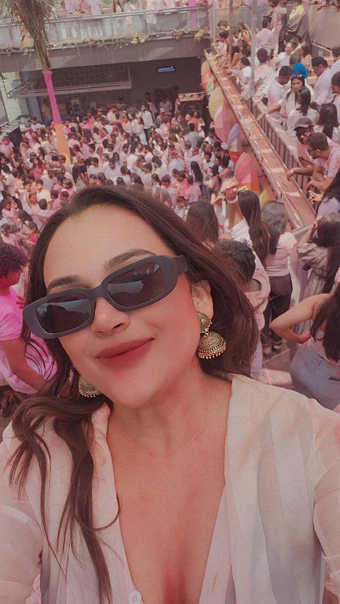 starsmita1's tweet image. Belated Happy holi Everyone 🥰😇
#Holi2023 #coloursofindia