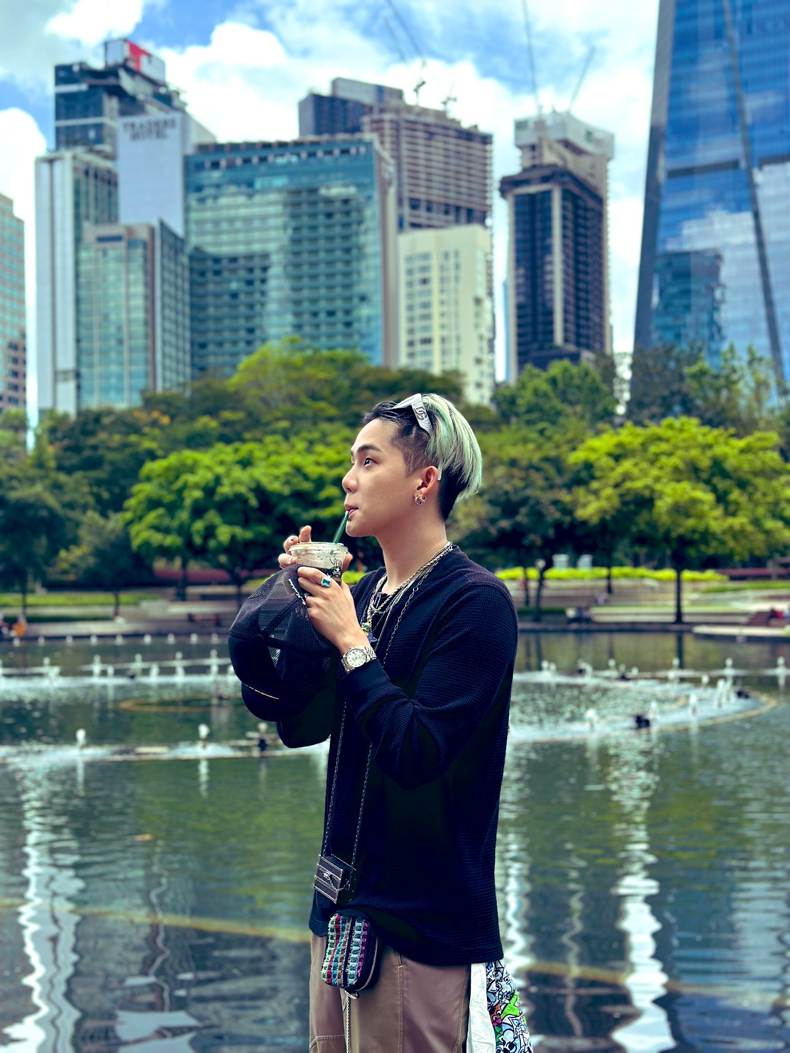 Fq1uZYeaAAAotRp?format=jpg&name=large