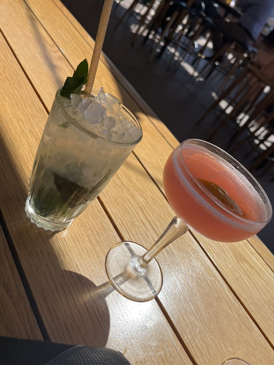 rachelwindon's tweet image. Love the @OperaBarSydney … good food and my favourite cocktail Cosmopolitan ❤️ #tableservice … only disappointment was they ran out of pavlova 🥺