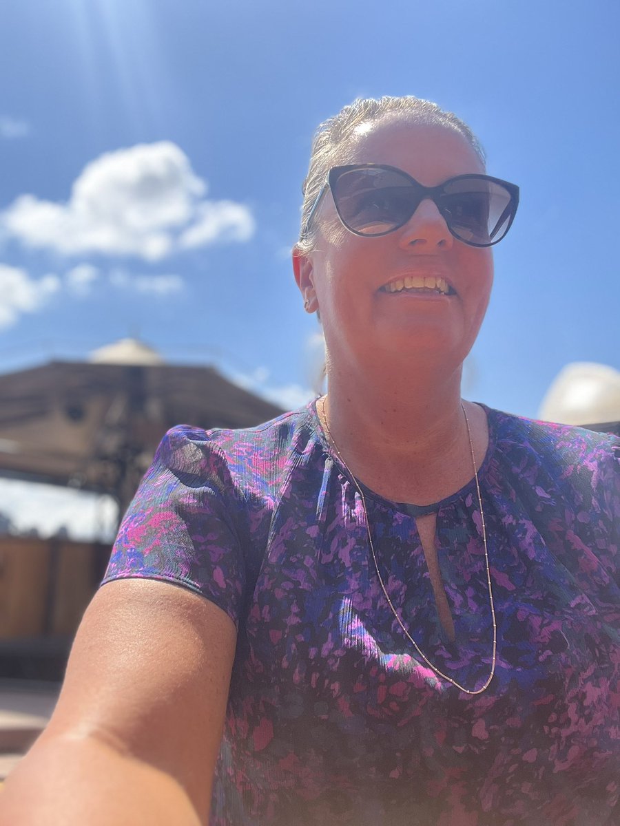 rachelwindon's tweet image. Love the @OperaBarSydney … good food and my favourite cocktail Cosmopolitan ❤️ #tableservice … only disappointment was they ran out of pavlova 🥺