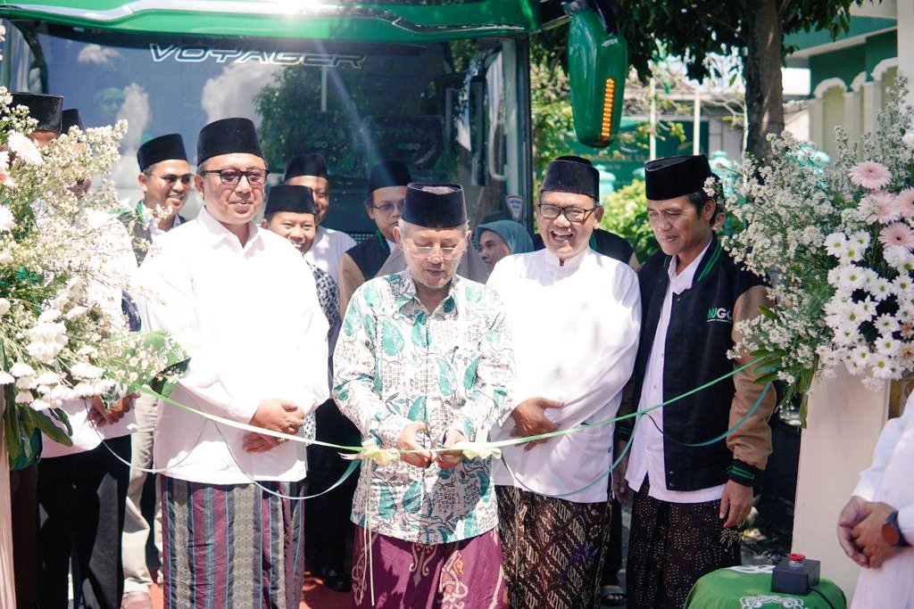 pcnukabmagelang's tweet photo. Alhamdulillah, pagi tadi Bis NUGO 5 dilaunching di depan Kantor PWNU DIY. Bis ke-5 ini adalah hasil kerjasama RMI PWNU DIY dg PCNU Kab. Magelang. 
#NUGO 
#Jelajahberkah https://t.co/9qDWuBQCKf