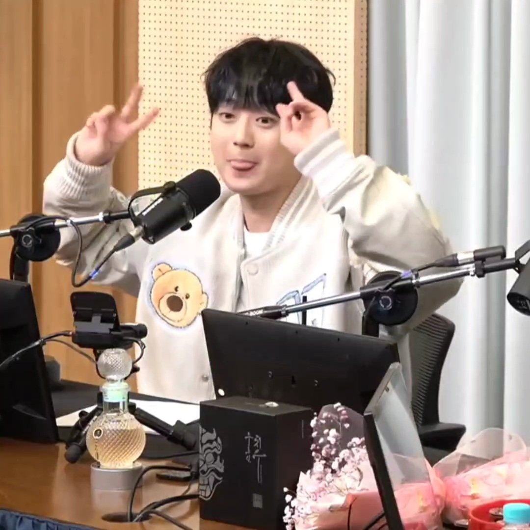 Cute_Chanwon's tweet photo. 똑같다... https://t.co/8DSrR7g3d9