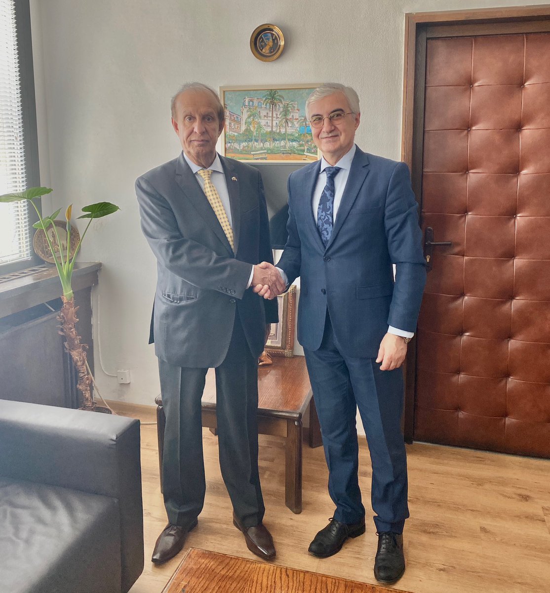 UAEinSofia's tweet photo. التقي سعادة السفير سلطان الكيتوب بسعادة رومين بيتروف مدير ادارة الشرق الاوسط وافريقيا بوزارة الخارجية البلغارية ، وتناول اللقاء البحث في سبل تعزيز العلاقات الثنائية
#UAEBulgaria #UAEembassySofia #България #София #ОАЕ #АбуДаби
#MOFAIC #OFMUAE https://t.co/WUPYvN7463