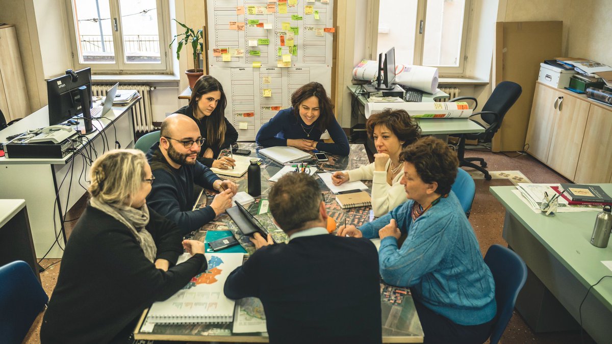 A #ReggioEmilia esiste un professionista dedicato a fare dei quartieri un posto migliore.
È l'Architetto di quartiere, ne scrivo nell’ultima mia intervista sul blog <a href="/quaderno_re/">QUAderno</a> 👉quaderno.comune.re.it/architetti-di-…