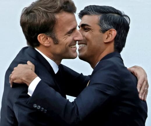 fafwil's tweet image. Emmanuel et moi souhaitons la bienvenue à notre ami britannique. La coke est au frais, les capotes anglaises également. Welcome Richie ! 🍆🪱🍆