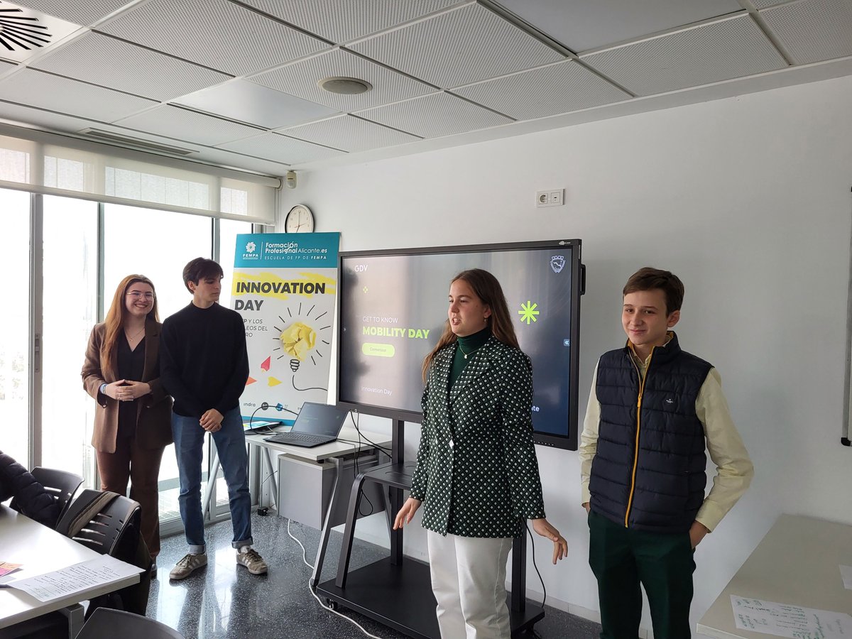JesuitaAlicante's tweet photo. Queremos dar la ENHORABUENA al grupo de alumnos de 1BACH que han ganado el reto de la empresa #GDVMobility en la Jornada de Innovación de @FEMPAlicante
Con su "Mobility Day" plantearon un evento multitudinario organizado en nuestro Colegio para fomentar la sostenibilidad. https://t.co/NDiPlHqsHd