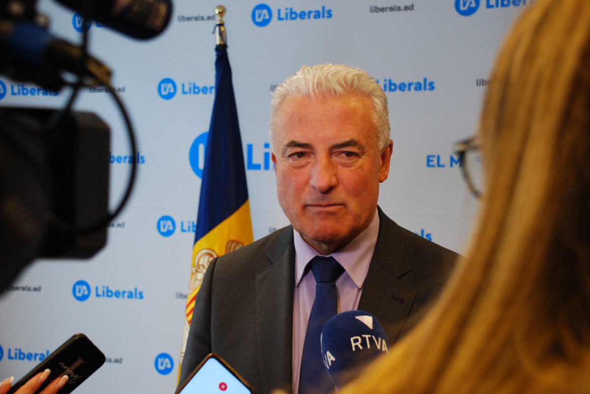 🇦🇩 Avui hem presentat l'acció 'cap balcó sense bandera'

➡️ Animem a tothom a exhibir la bandera el dimarts 14 de març com un símbol de la nostra identitat  

🔵🗓️ Des de Liberals repartirem banderes a la seu del partit el dilluns 13 de març de 10 a 14 hores i de 15 a 19 hores