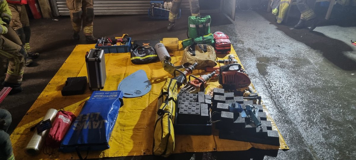 firerescueuk's tweet photo. Last night saw our crew cover a BA exercise, RTC dexterity challenge capped off by flooding in basement. #rtc #training #BreathingApparatus Dräger Fire Holmatro - Rescue Tools and Extrication Equipment https://t.co/bGHbOjXzSx