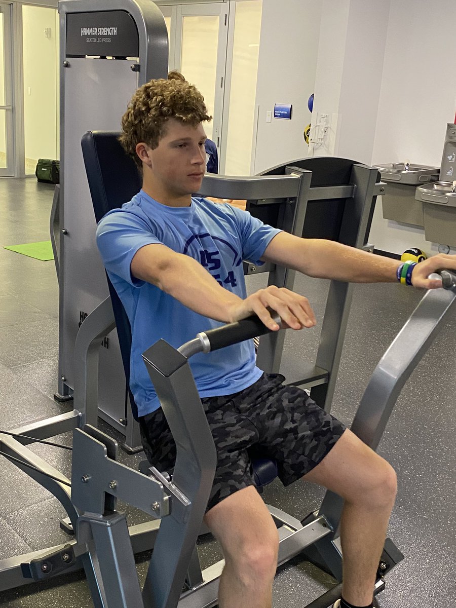 uschoolball's tweet photo. In season morning lifts - a MUST ! #sharkSTRENGTH @thatboymila08 @DylanRex2024 @CoachHerf #bluecollar 🦈⚾️ https://t.co/DKpmJFmfKh
