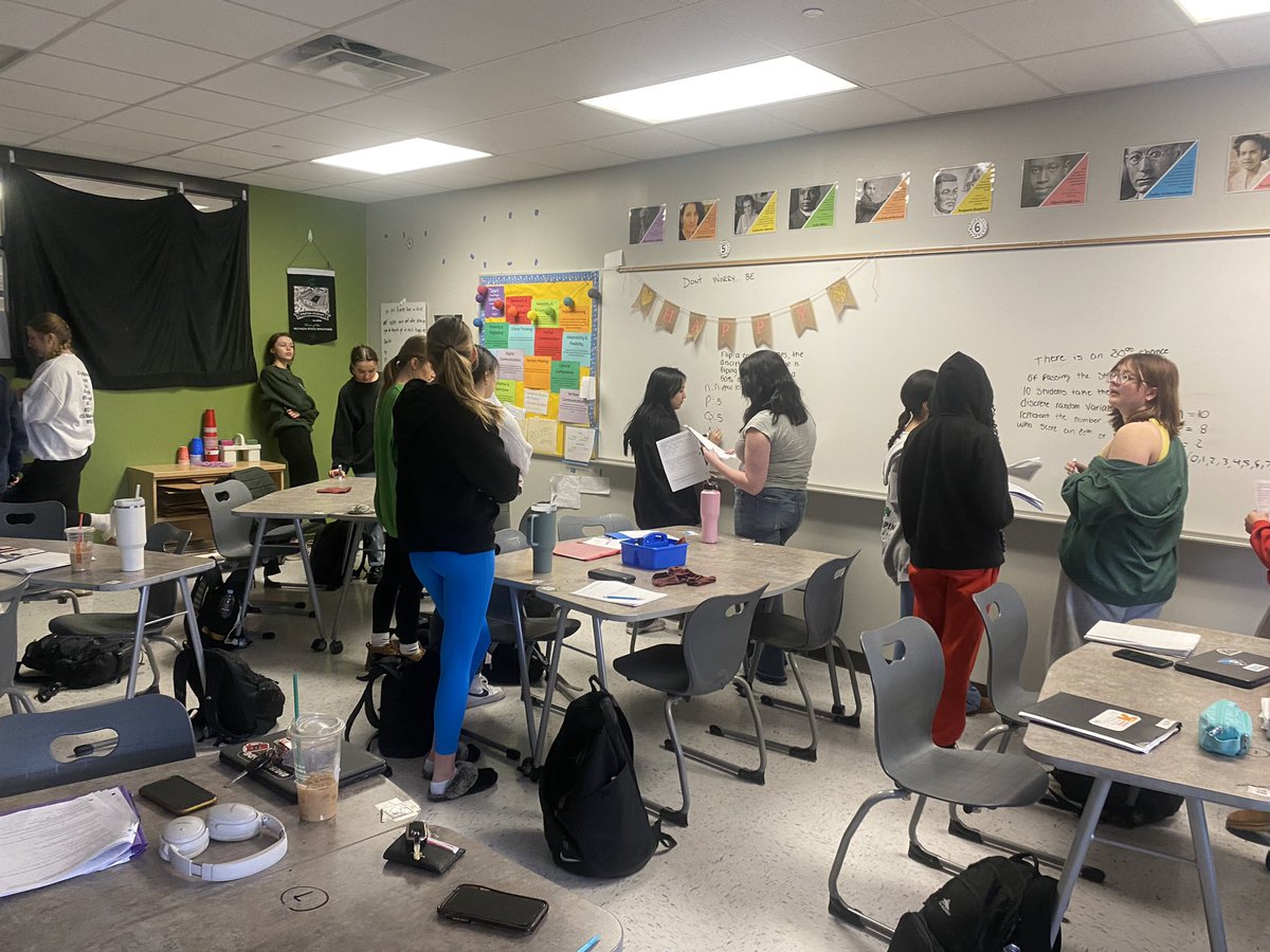 YHSAppliedMath's tweet photo. Basic Stats students caught in the act of collaborating! #buildingthinkingclassrooms @MrsProcopos https://t.co/3p0JPlwXkj