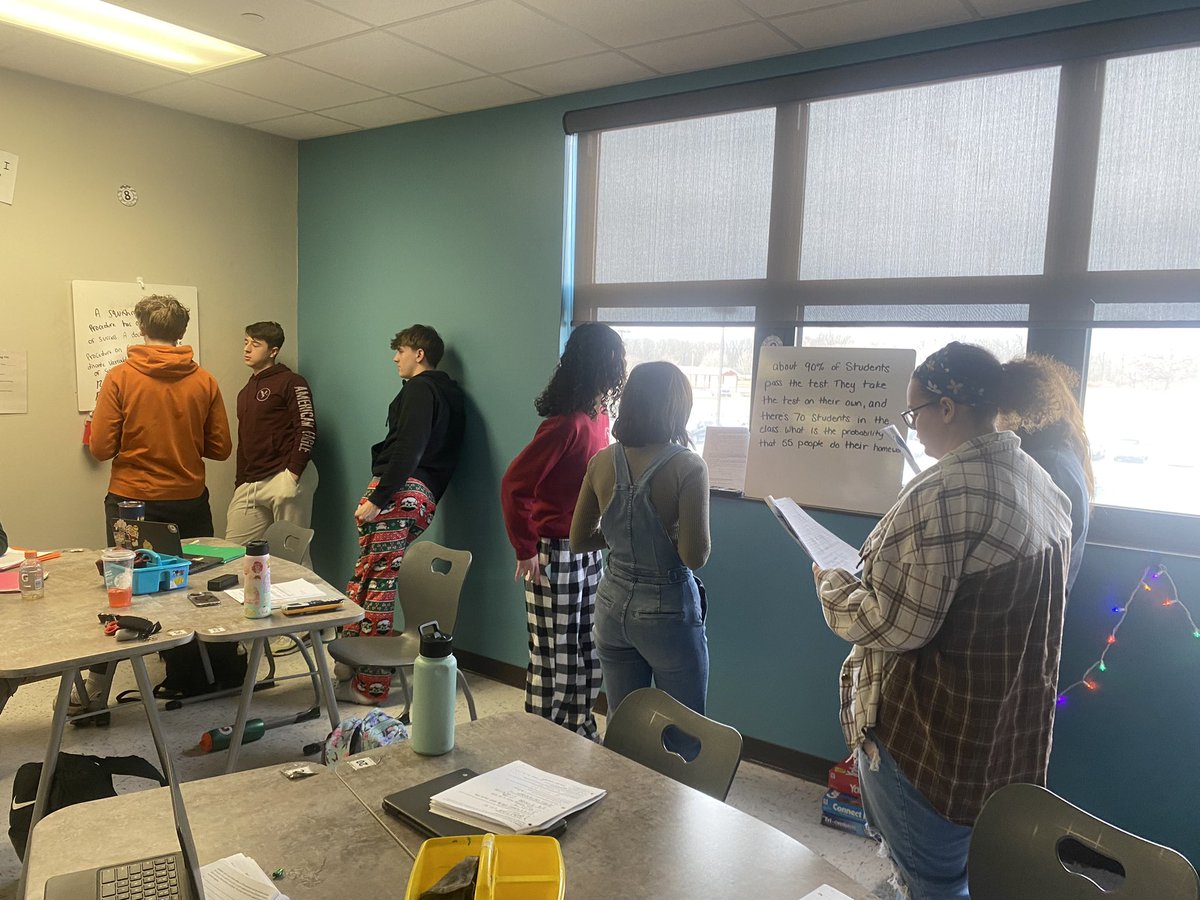 YHSAppliedMath's tweet photo. Basic Stats students caught in the act of collaborating! #buildingthinkingclassrooms @MrsProcopos https://t.co/3p0JPlwXkj