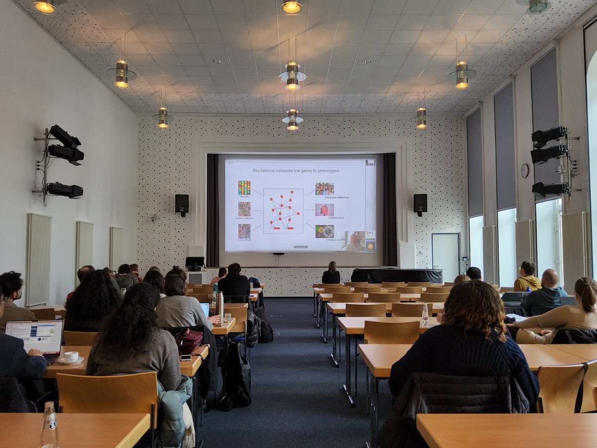 igz_leibniz's tweet image. Last talk of our #SpringSchool2023, organized by @Leibniz_DIfE, @LeibnizLSB and @igz_leibniz: 
Pascal Falter-Braun from @HelmholtzMunich is closing the thematic circle of this week with his presentation on Cross-kingdom Principles in #Interactome Networks.

#omics #systemsbiology