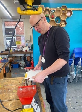 SuttonHighSTEM's tweet photo. Out DT tech while bending plastic with a strip heater for a year 11 class #focused
#TECHOGNITION #SuttonHigh @TECHOGNITIONUK @Philip_HarrisUK @SuttonHighGirls https://t.co/nGRRd77ibM