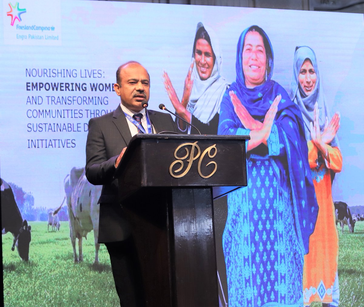 SocialPstd's tweet photo. #Highlights #WIBCON #RISing 

Meet Aqsa Bibi, FrieslandCampina @EngroCorp Pakistan Milk Collection Agent from Vehari, who inspired attendees at WIBCON #RISing in Lahore by sharing her journey to becoming FCEPL's first female Milk Collection Agent. https://t.co/w7rlb4cYiB