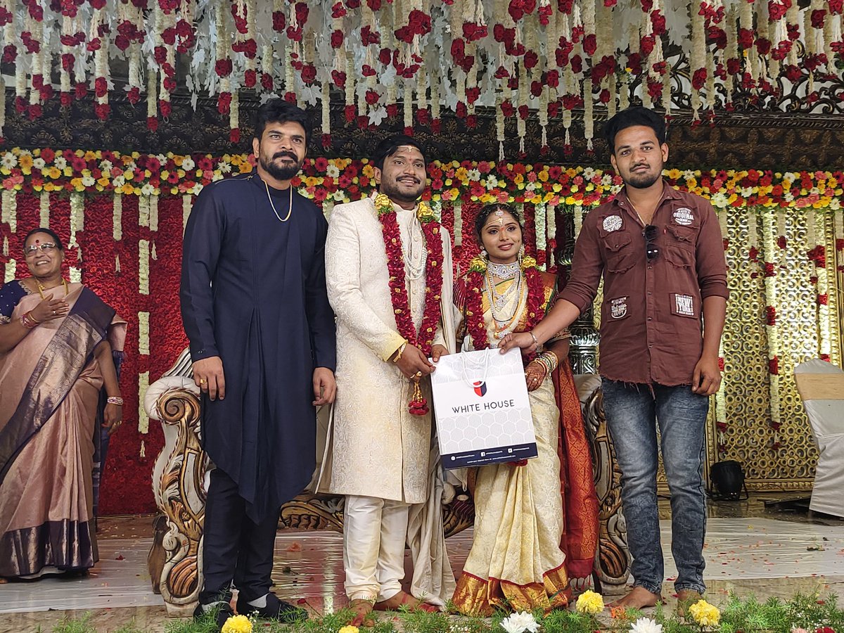 Happy married life @KanthuDon anna

Finally I met @iamprasadtech anna in @KanthuDon anna marriage 😍🤩

Very warm welcome 😁

#lovelymoment

Pic:- ajay anna (tq)
