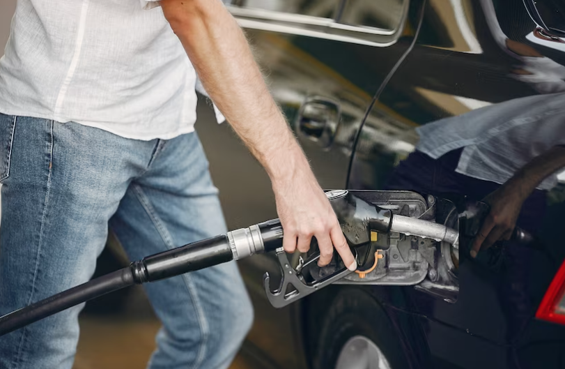 VendelCars's tweet photo. La @DGTes te muestra formas de ahorrar al rellenar el depósito: 
-Revisión de los neumáticos y filtros
-Carga bien colocada
-Conducción suave
-Modo eco

Son algunos consejos para ello. Si quieres saber más: 
https://t.co/Ya0IsXxZa1 https://t.co/oXoCVgu8sH
