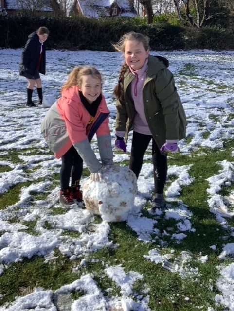 woodleajs's tweet photo. Snow Day at Woodlea: lots of fun building snowmen! https://t.co/qC6hnVCgNT