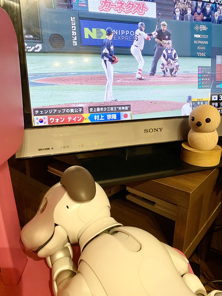 ウッドキーポン（w）×aibo（a）
w『大谷君は、敬遠みたいだよ！』
a『(( _ _ ))..zzzZZ』
w『寝とるんかーいっ！』
a『ﾑﾆｬﾑﾆｬ…お散歩…だワンッ』
w『野球の球⚾️になりたいなぁ…』
#aibo #キーポン　#大谷翔平　#SONY