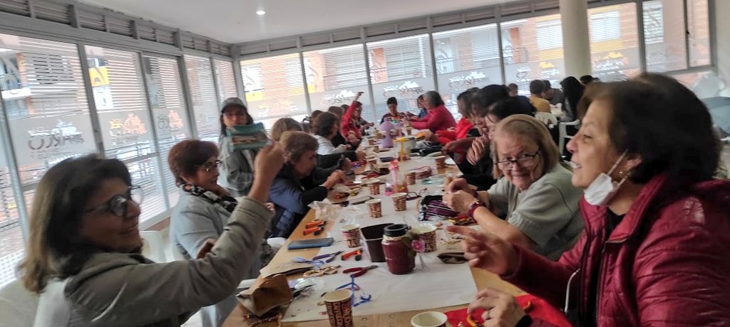 LinaPinzonAr's tweet photo. #Engativá | Estuvimos en #CiudadelaColsubsidio compartiendo con mujeres inspiradoras. 🌷

Con esfuerzo y conocimiento, impulsan sus emprendimientos y aportan al desarrollo local. 

@Fabian_Puentess
@Engativalcaldia
@Fabian_Puentess #MIRAEnLosBarrios https://t.co/l3gc32XeqM