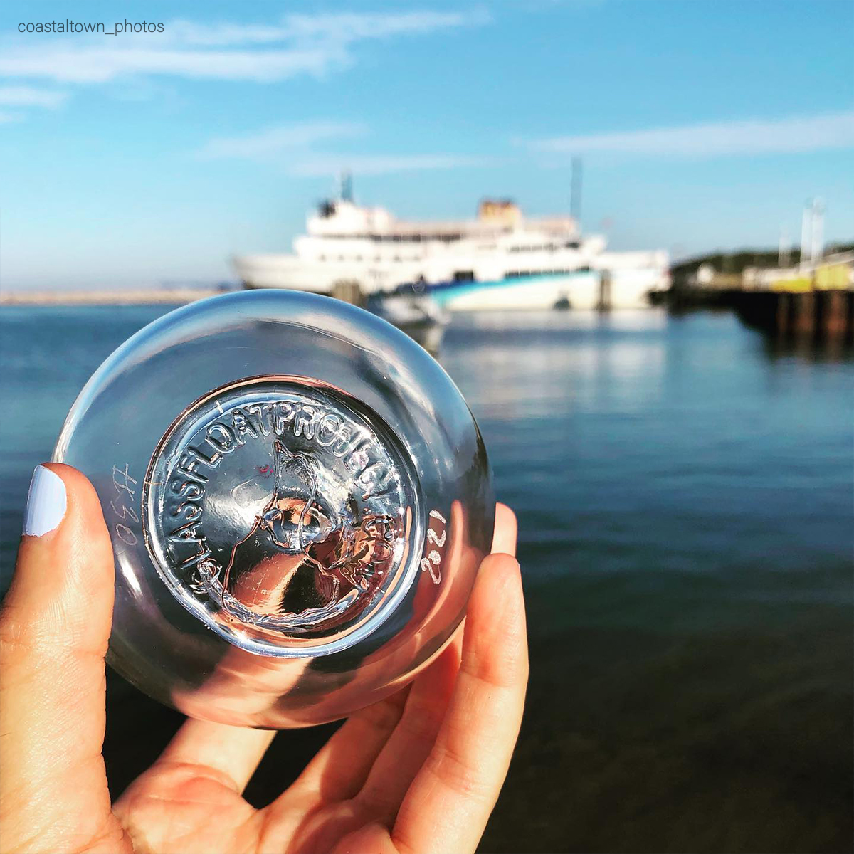 BlockIsleFerry's tweet photo. Did you know that there are over 500 unaccounted for 2022 Glass Floats still hidden around the island? Beat the crowds and look for one this weekend!
#GlassFloatProject #IslandGetaway #BlockIsland #SailAway #BlockIslandFerry https://t.co/dkDw5PelRw