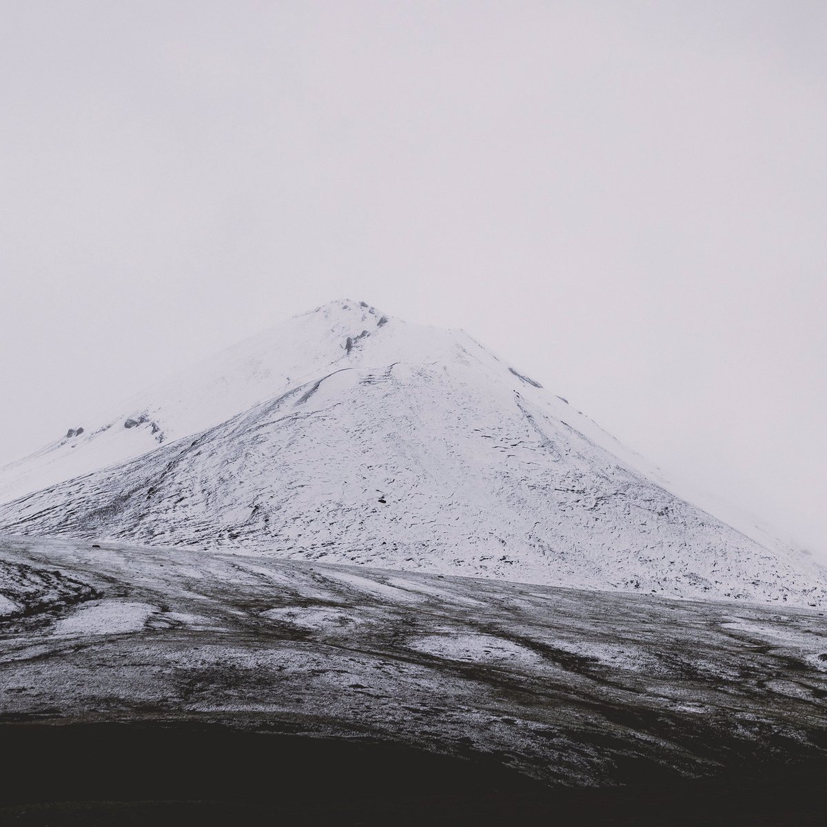 “Crystals” is out now! 🗻
Listen: play.hiamusic.space/crystals
