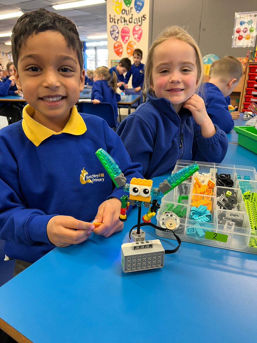 SketchleyHill's tweet image. Year 1 have had a brilliant morning with @legoworkshops making their very own spinning machines! #legorobotics #STEM #enthusiasm