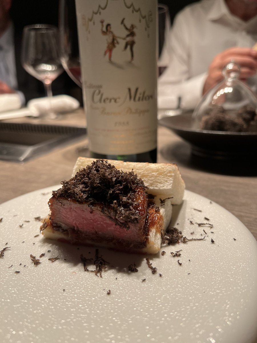 RussMcF's tweet photo. Another top notch dinner @ushigoro_group in #nishiazabu. Great #wine and great food. The deep fried #wagyu #truffle sandwich never disappoints. #clercmilon ‘88 and a fresh 2017 @ChateauPalmer alter ego were a fun set. @winewankers #yakiniku #tokyofood https://t.co/gNoy8zeK0n