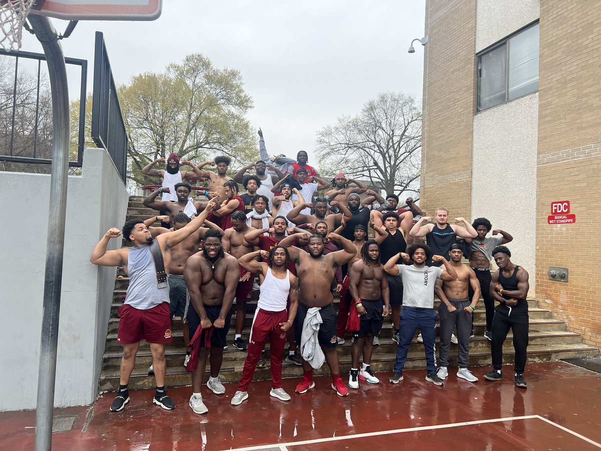 CoachAJ_Jones's tweet image. Day 33 in weight room. Flex Friday Offensive style! #WeInHere