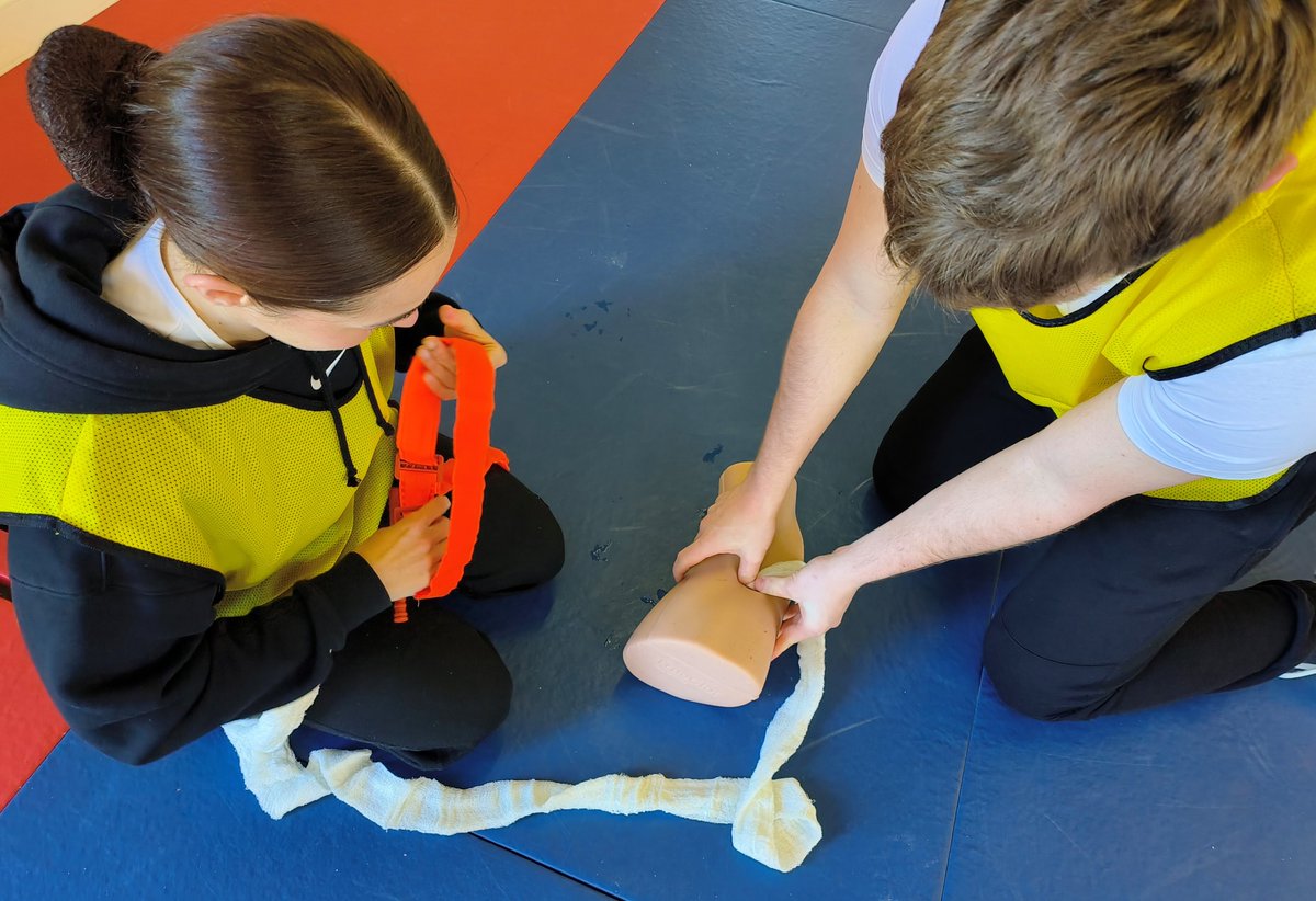 PSOSCollege's tweet image. Tourniquets, chest seals and compressed gauze are essential pieces of Police officers' equipment.  Today students from Course 04/22 learnt about using these effectively when dealing with life-threatening injuries. #StopTheBleed #LifeOfAProbationer