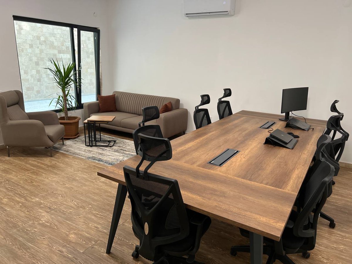 SmartBirdsNest's tweet photo. 😎3 Reasons to like our coworking space:

1️⃣ We have a really fast internet, 900 mb/s. 

2️⃣ Ergonomic furniture. If you miss comfortable office chairs, you’ll be happy in this coworking space.

3️⃣ Location. This place is just near the center of Kuşadası 

#SmartBirds #kusadasi https://t.co/OqZnPuDBav