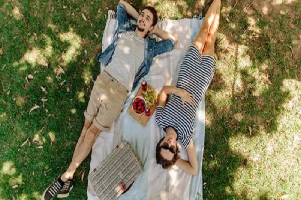ParaBeachClub's tweet photo. Ohhhhh the PICKNICKING possibilities! Here's how you can create an ultimate picnic experience at #ParadiseIslandBeachClubBahamas #romanceonthebeach #familyfun #intimatevenue https://t.co/rQNSy9eVnK