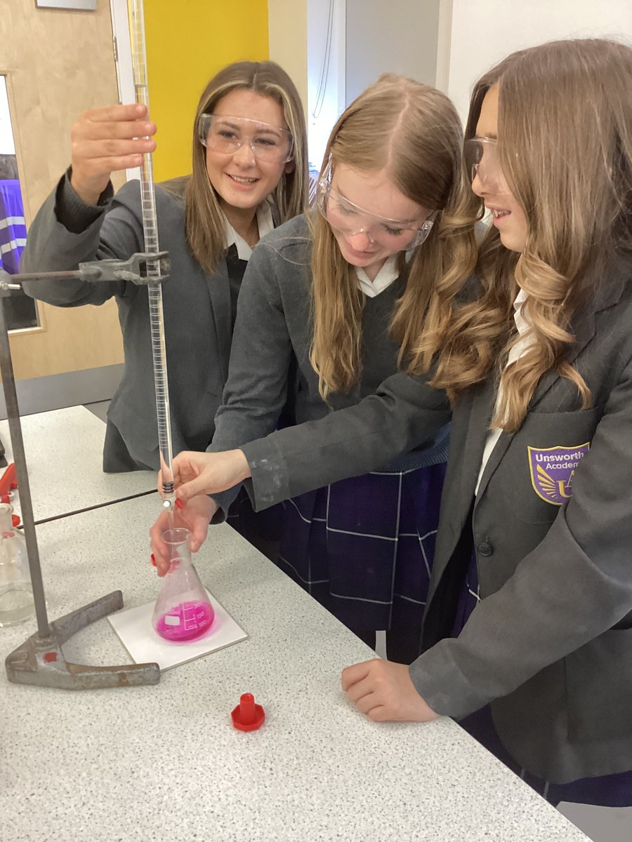 UnsworthAcademy's tweet photo. #TodayInScience our Year 10 students are exercising their key scientific skills performing titration!🧪 Such a precise method requires meticulous observation!🧐🔬 #UnsworthScience https://t.co/WyFEQDWqtm