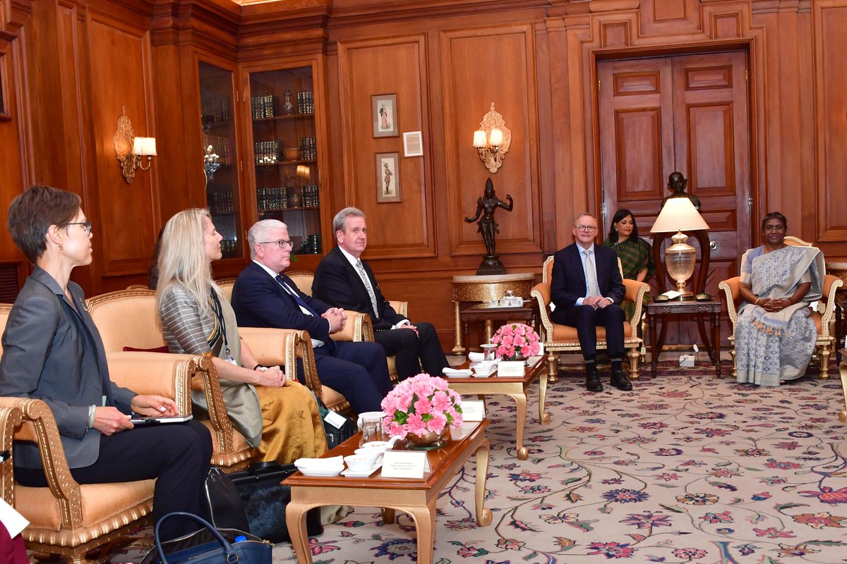 rashtrapatibhvn's tweet photo. PM Anthony Albanese of Australia called on President Droupadi Murmu at Rashtrapati Bhavan. The President expressed satisfaction about the growing defence and institutional engagements between the two countries. She said this visit would boost India-Australia ties. 
🇮🇳🇦🇺 @AlboMP https://t.co/fW2x3Uhjjx
