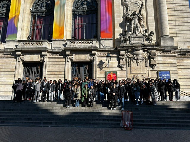 Year 11 Trip to Lille
Our Y11's studying French had a fantastic day trip to Lille on the 1st of March. Year 11 pupils made us proud and represented Elin to the highest standards. It was an amazing day!