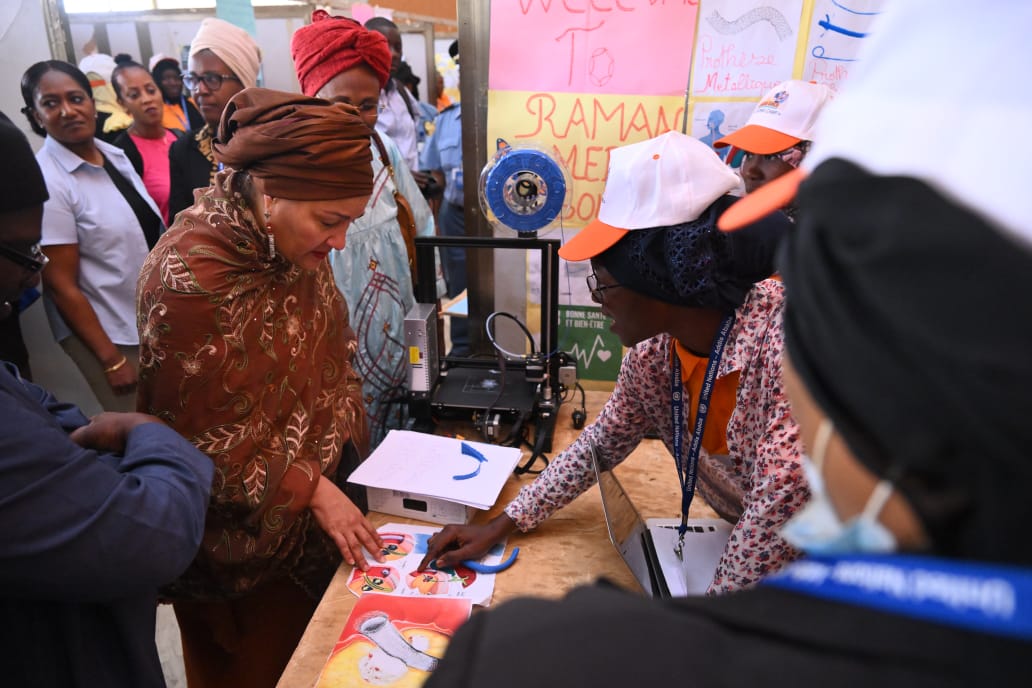 AbdoulayeHafsa1's tweet photo. Connected African Girls Coding Camp Niger 2023❤️
 #WomeninTech pal
#DITE4Africa
#ECAConnectedAfricanGirls
#impression en 3D
#Développement web
#Gratter
#Robotique
#IA
#Codage
#GirlsCodingCamp
#ARFSD2023
#IdO
#Niamey https://t.co/A7VFLnlCvE