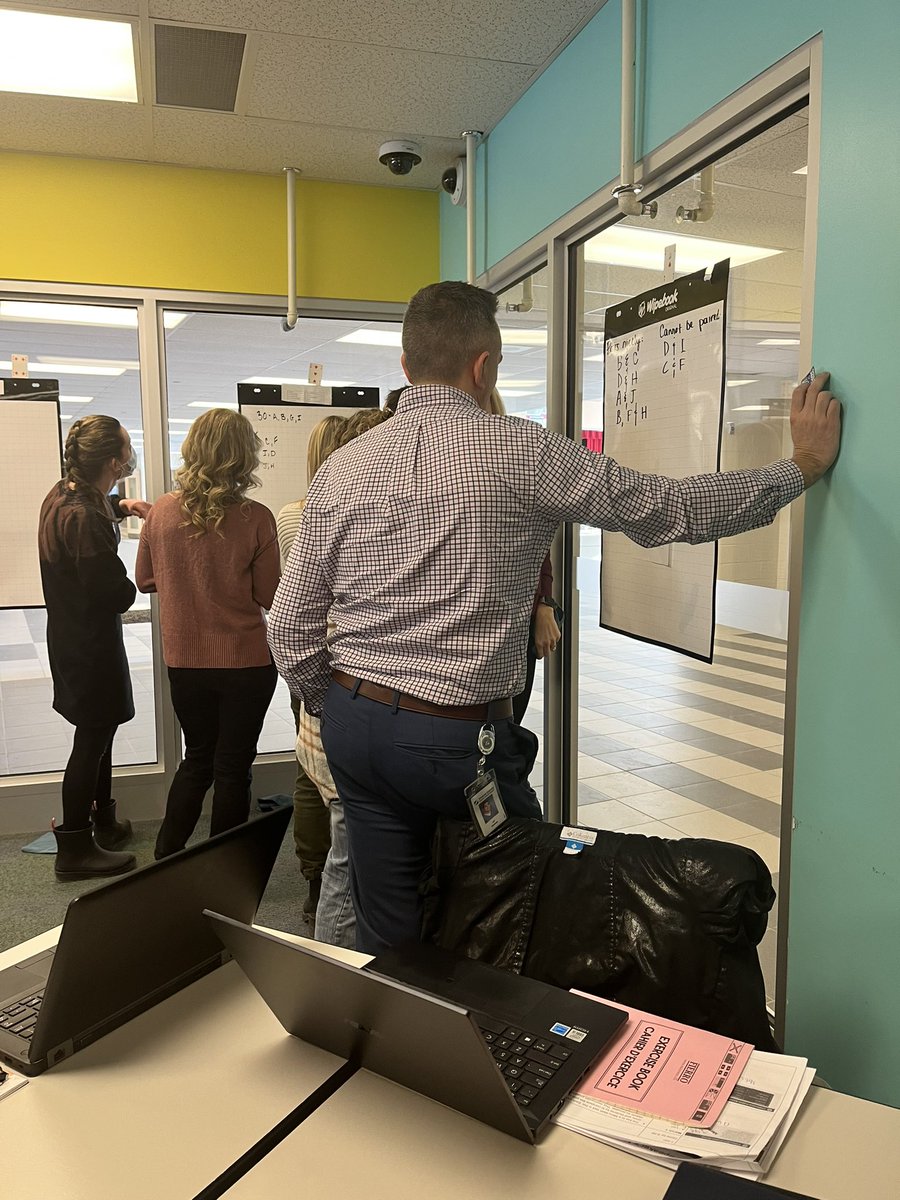 A fantastic day of math learning at M2LRN with @scdsbmath and @Wipebook ! It was great showing so many educators and administrators the benefits of using vertical non-permanent surfaces 😍😍 #scdsbmath #m2lrn #wipebook #mathlearning