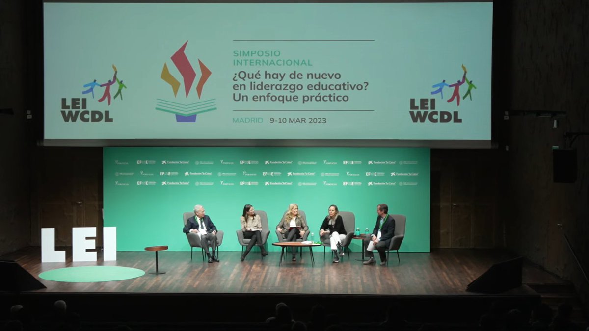 socyedu's tweet photo. Así despiden Miguel Ángel Sancho, @RQMelo1, @MariaEspinet, María González y @blondieconomics el #SimposioLEI. ¡¡Gracias a todos: asistentes, ponentes, colaboradores y @EduCaixa por hacer posible este innovador intercambio de ideas sobre #liderazgoeducativo!! https://t.co/ZqceMlN5G1