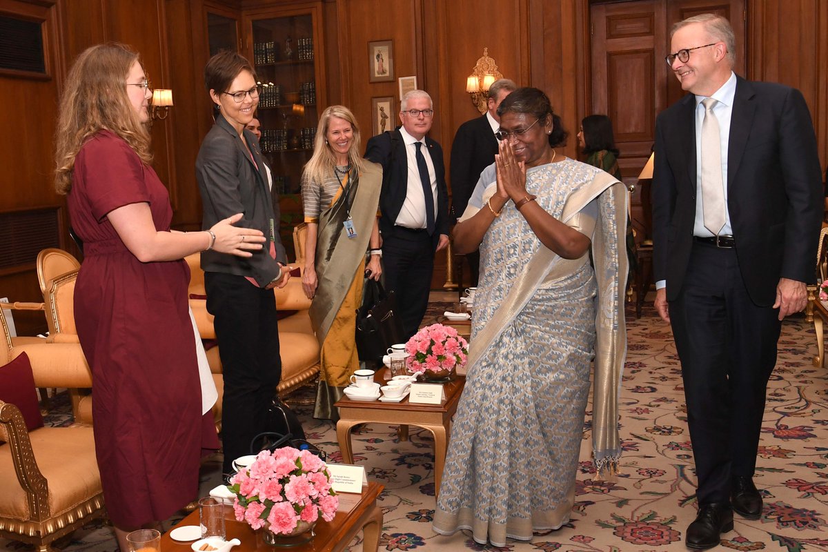 rashtrapatibhvn's tweet photo. PM Anthony Albanese of Australia called on President Droupadi Murmu at Rashtrapati Bhavan. The President expressed satisfaction about the growing defence and institutional engagements between the two countries. She said this visit would boost India-Australia ties. 
🇮🇳🇦🇺 @AlboMP https://t.co/fW2x3Uhjjx