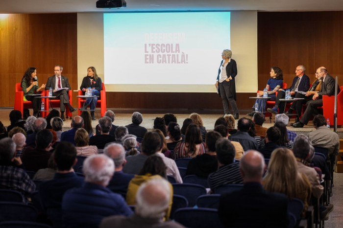 llenguacat's tweet photo. @naciodigital @CCatalaNegocis @mantincelcatala @elpuntavui @diariARA @elnacionalcat @LaRepublicaCat @dbalears @tarragonaradio @TGNdigital 🤝 La nostra feina no seria possible sense el suport dels més de 25.000 socis de Plataforma per la Llengua. 

😊 A tots els que ja feu pinya amb nosaltres, moltíssimes gràcies. Als que encara no en formeu part, sempre hi sou a temps 👉 https://t.co/9rtVJqJWGr! https://t.co/4txighTJSM