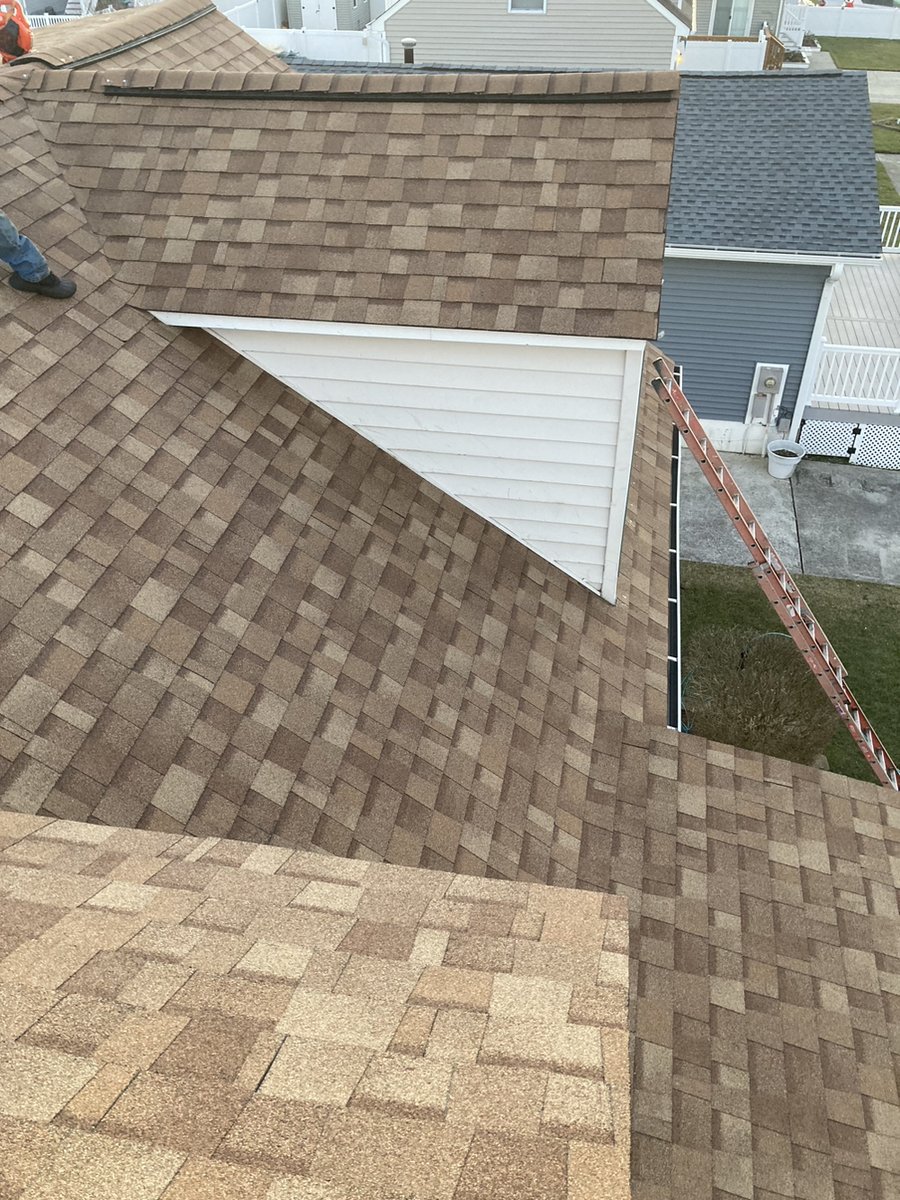 SurfandTurfRoof's tweet photo. Love this shingle color! #brigantinenj

#shingleroofing #roofingcontractor #roofingjersey #roofingpa #roofingcompany https://t.co/OImzVdLIG8
